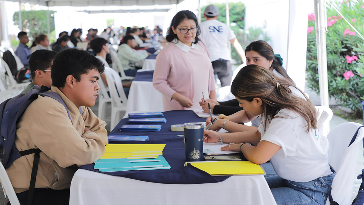 Inauguran primera Feria Nacional de Empleo en Guatemala